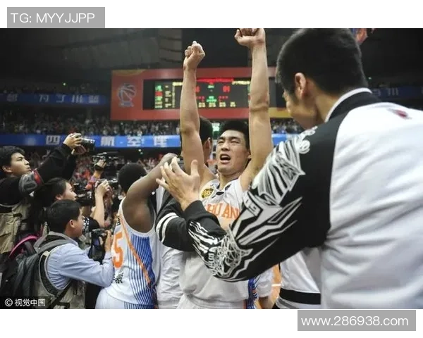 重庆足球队逆袭之路揭秘大满贯特别报道带你领略不一样的足球传奇